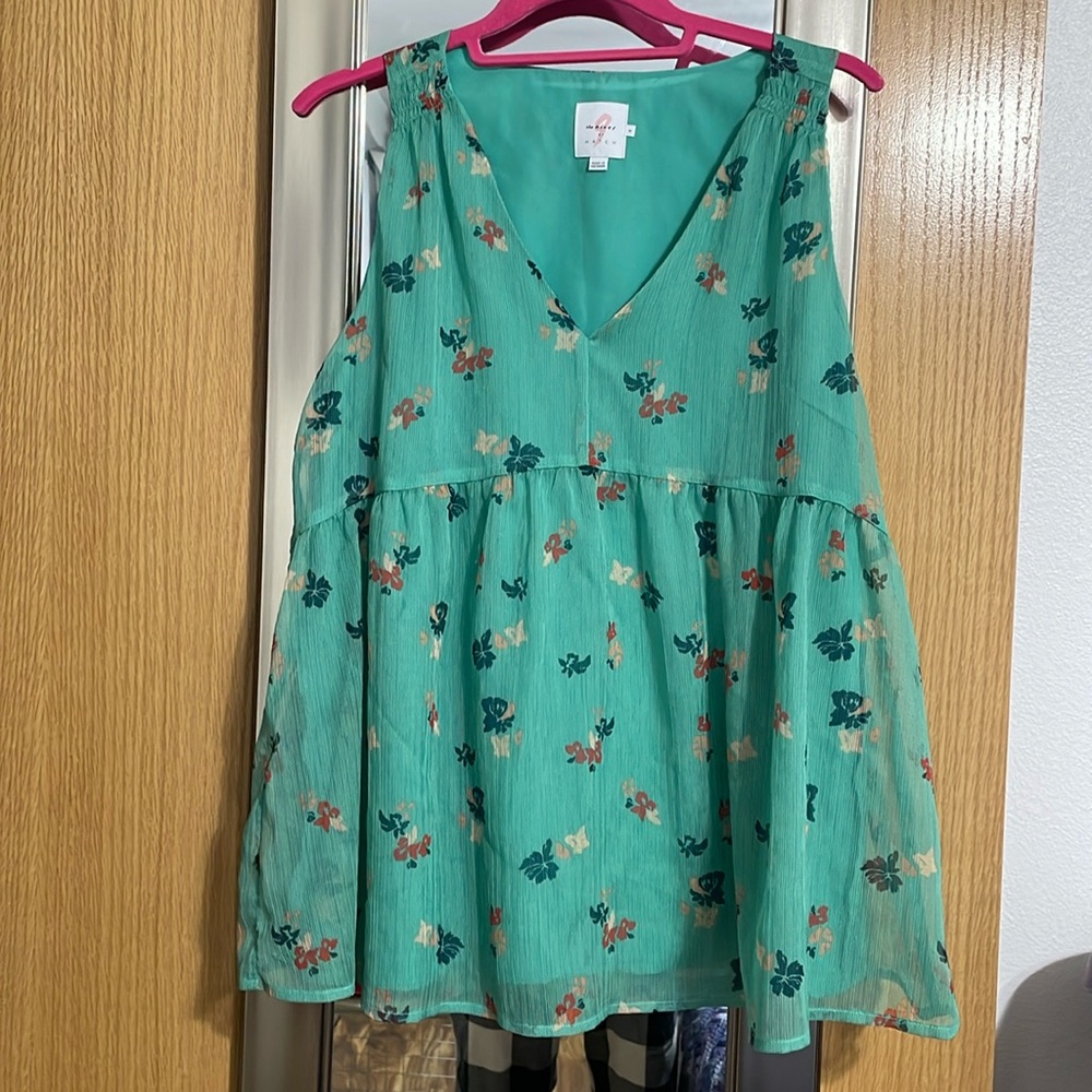 The Nines by Hatch maternity top size Small green floral V neck sleeveless